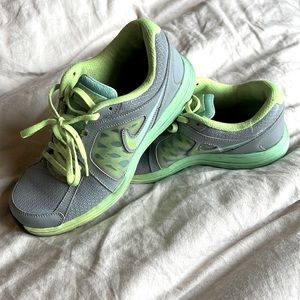 Neon Nike dual fusion ST3 sneakers!